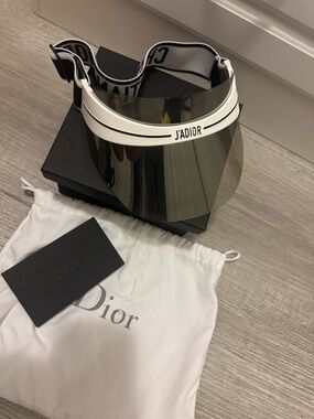 Dior J'ADIOR Mirrored Visor in White and Black